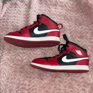 Nike Air Jordan 1 Mid Shoe in Black, Gym Red and White 2.5 Boys